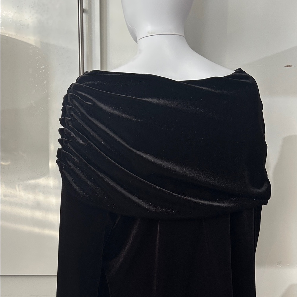 Chic Black Velvet Off-Shoulder Blouse - Picture 7 of 15